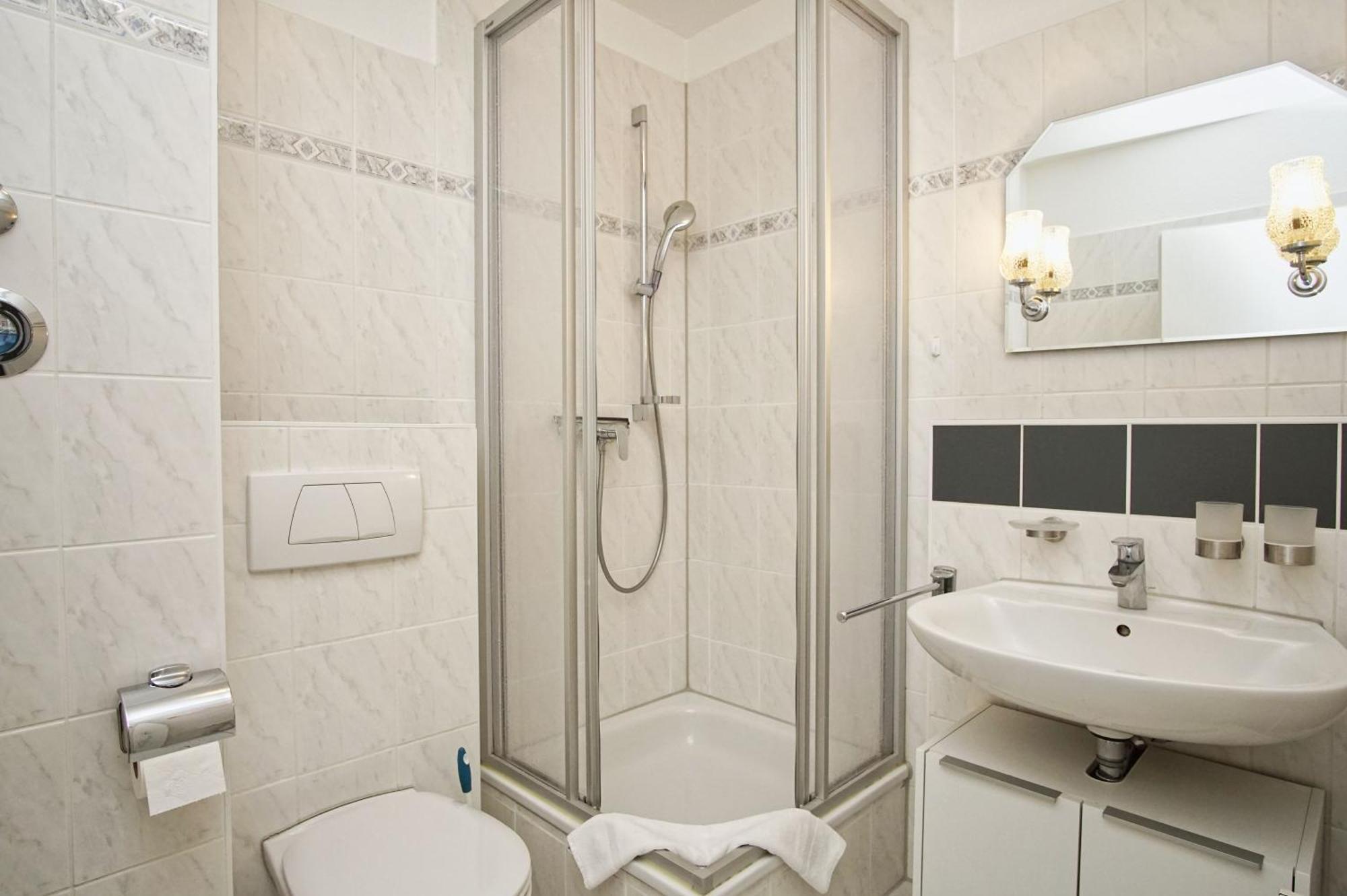 Zentrale Fewo Mit Balkon, Gratis Nutzung Vom Ahoi Erlebnisbad Und Sauna In Sellin - Villa Buskam Fewo 27 Goehren  Dış mekan fotoğraf